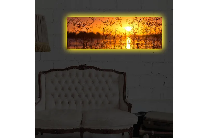 Lerretsbilde med LED-belysning 30x90 cm - Solnedgang over en speilblank innsjø med gress i forgrunnen - Oransje / Gull / Svart - Interiør - Maleri & posters - Lerretsbilder