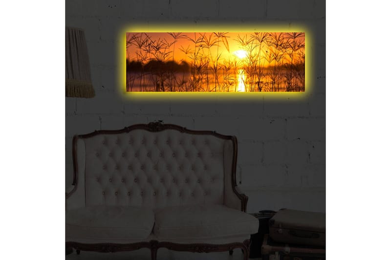 Lerretsbilde med LED-belysning 30x90 cm - Solnedgang over en speilblank innsjø med gress i forgrunnen - Oransje / Gull / Svart - Interiør - Maleri & posters - Lerretsbilder