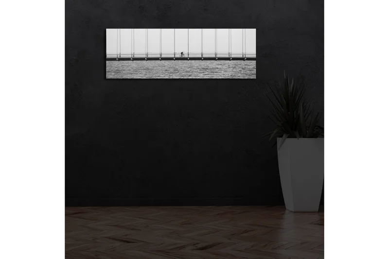 Lerretsbilde med LED-belysning 30x90 cm - Syklist på en bro over vann - Svart / Hvit / Grå - Interiør - Maleri & posters - Lerretsbilder