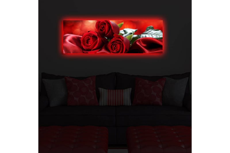 Lerretsbilde med LED-belysning 30x90 cm - Tre røde roser på en myk, rød satengbakgrunn - Rød / Grønn - Interiør - Maleri & posters - Lerretsbilder