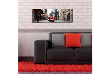 Lerretsbilde med LED-belysning 30x90 cm - Trikk som beveger seg gjennom en travel bygate - Rød / Grå / Beige - Interiør - Maleri & posters - Lerretsbilder