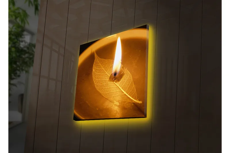 Lerretsbilde med LED-belysning 40x40 cm - Brennende stearinlys over et blad i en bolle - Gull / Brun / Beige - Interiør - Maleri & posters - Lerretsbilder