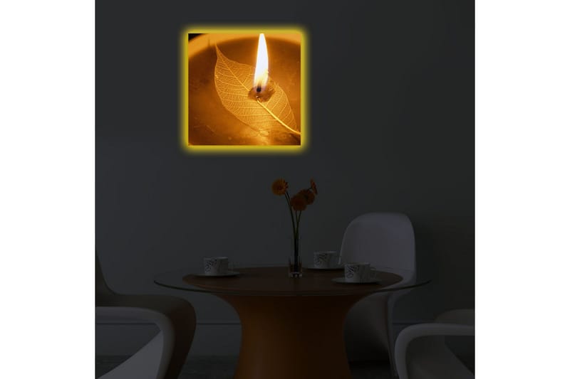 Lerretsbilde med LED-belysning 40x40 cm - Brennende stearinlys over et blad i en bolle - Gull / Brun / Beige - Interiør - Maleri & posters - Lerretsbilder
