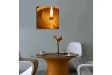 Lerretsbilde med LED-belysning 40x40 cm - Brennende stearinlys over et blad i en bolle - Gull / Brun / Beige - Interiør - Maleri & posters - Lerretsbilder