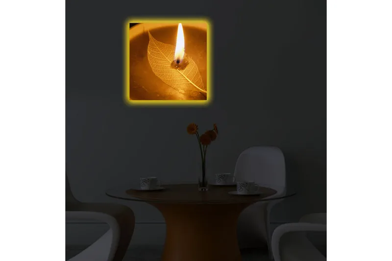 Lerretsbilde med LED-belysning 40x40 cm - Brennende stearinlys over et blad i en bolle - Gull / Brun / Beige - Interiør - Maleri & posters - Lerretsbilder