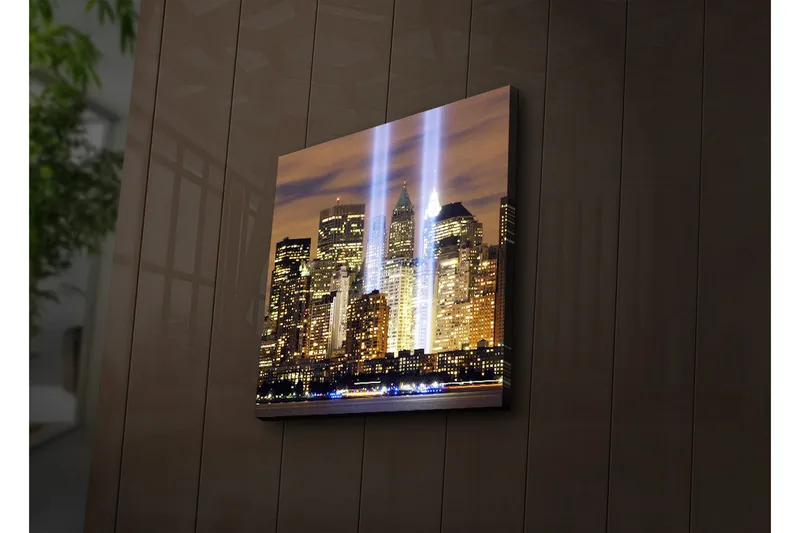 Lerretsbilde med LED-belysning 40x40 cm - Bylandskap med lysstråler som symboliserer minnet om tapte liv - Gull / Blå / Svart - Interiør - Maleri & posters - Lerretsbilder