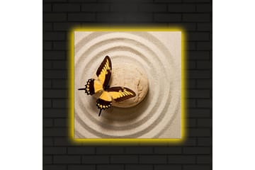 Lerretsbilde med LED-belysning 40x40 cm - Fargerik sommerfugl på en sandoverflate med sirkulære mønstre - Gul / Brun / Beige - Interiør - Maleri & posters - Lerretsbilder