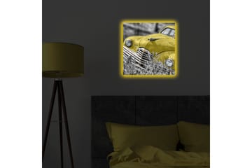 Lerretsbilde med LED-belysning 40x40 cm - Gammel bil i knallgult omgitt av grøntområder - Gul / Grå - Interiør - Maleri & posters - Lerretsbilder
