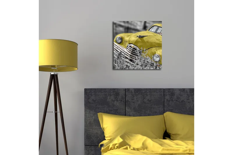 Lerretsbilde med LED-belysning 40x40 cm - Gammel bil i knallgult omgitt av grøntområder - Gul / Grå - Interiør - Maleri & posters - Lerretsbilder