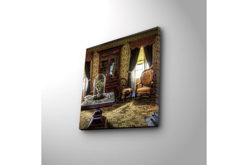 Lerretsbilde med LED-belysning 40x40 cm - Innbydende interiør med antikke møbler og blomster under glassmontre - Gull / Brun / Grønn - Interiør - Maleri & posters - Lerretsbilder