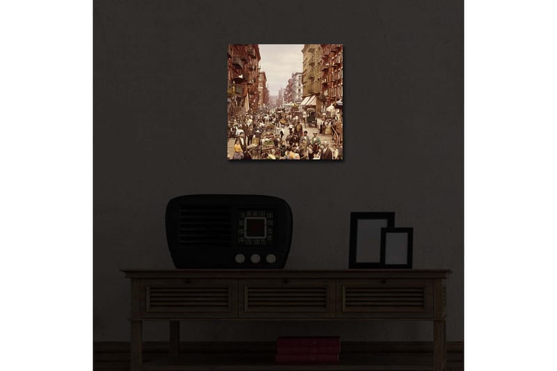 Lerretsbilde med LED-belysning 40x40 cm - Livlig gate med folk og markedsboder - Brun / Beige / Grønn - Interiør - Maleri & posters - Lerretsbilder