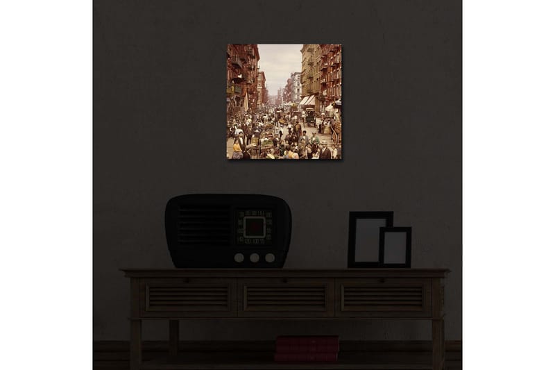 Lerretsbilde med LED-belysning 40x40 cm - Livlig gate med folk og markedsboder - Brun / Beige / Grønn - Interiør - Maleri & posters - Lerretsbilder