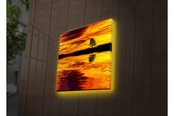 Lerretsbilde med LED-belysning 40x40 cm - Solnedgang over en speilblank innsjø med silhuetten av et ensomt tre - Gull / Oransje / Svart - Interiør - Maleri & posters - Lerretsbilder