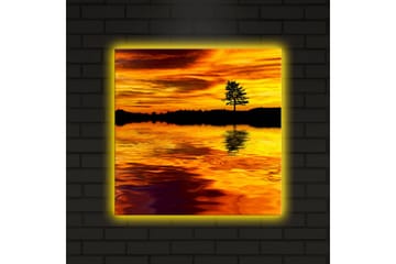 Lerretsbilde med LED-belysning 40x40 cm - Solnedgang over en speilblank innsjø med silhuetten av et ensomt tre - Gull / Oransje / Svart - Interiør - Maleri & posters - Lerretsbilder