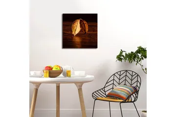 Lerretsbilde med LED-belysning 40x40 cm - To overlappende høstblader på en treflate - Gull / Brun / Grønn - Interiør - Maleri & posters - Lerretsbilder
