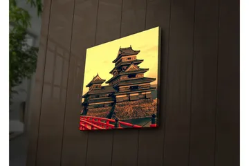 Lerretsbilde med LED-belysning 40x40 cm - Tradisjonelt japansk slott med flere taknivåer - Gull / Svart / Rød - Interiør - Maleri & posters - Lerretsbilder