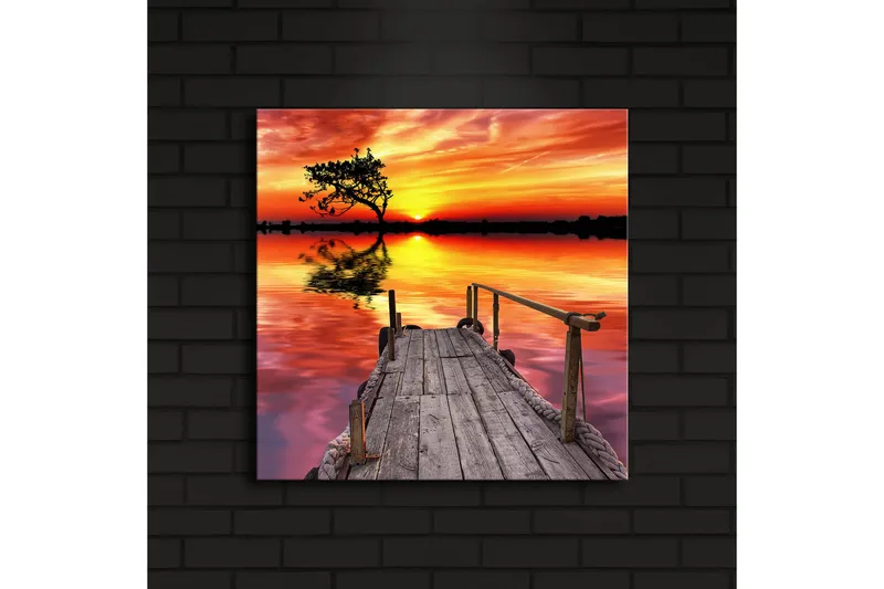 Lerretsbilde med LED-belysning 40x40 cm - Vakker solnedgang over en speilblank innsjø med en trebrygge og en ensom tretopp - Oransje / Rosa / Grønn - Interiør - Maleri & posters - Lerretsbilder