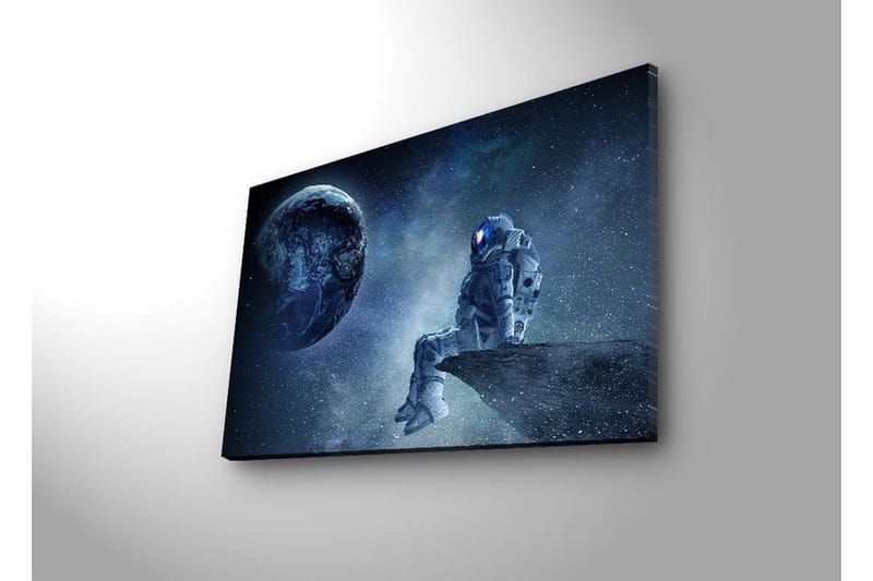Lerretsbilde med LED-belysning 45x70 cm - Astronaut sitter på en stein og ser ut på jorden i rommet - Mørk blå / Grå / Hvit - Interiør - Maleri & posters - Lerretsbilder