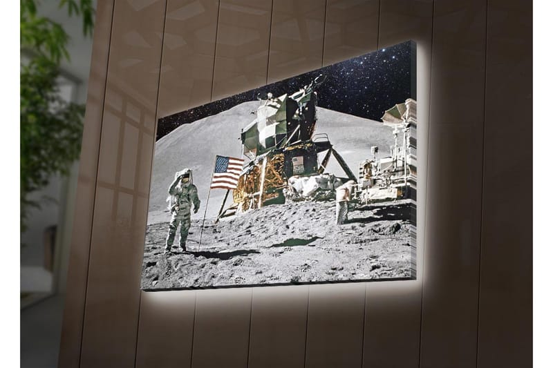 Lerretsbilde med LED-belysning 45x70 cm - Astronaut på måneoverflaten med månelander og amerikansk flagg - Grå / Svart / Gull - Interiør - Maleri & posters - Lerretsbilder