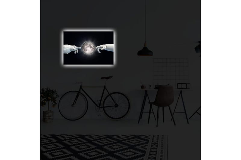 Lerretsbilde med LED-belysning 45x70 cm - Futuristisk tolkning av Michelangelos skapelse med hender som rekker mot månen - Svart / Hvit / Grå - Interiør - Maleri & posters - Lerretsbilder