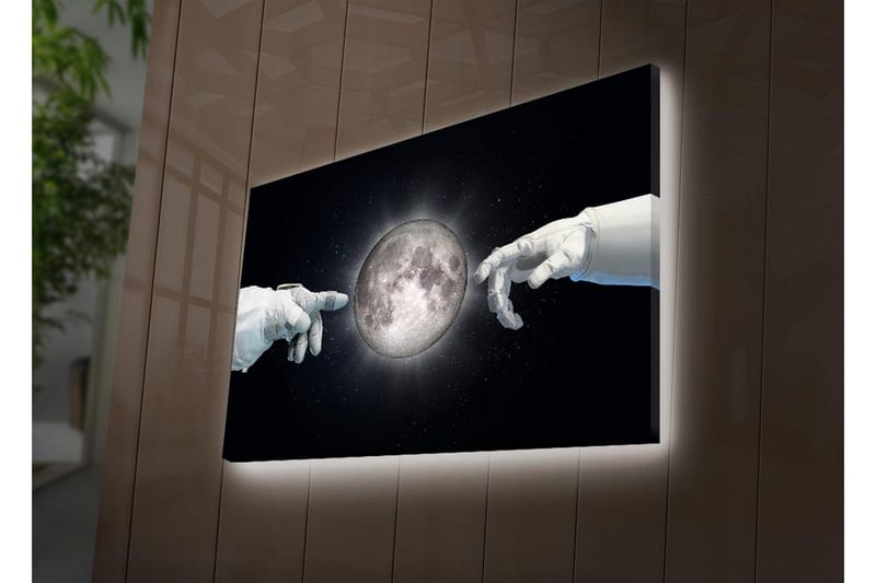 Lerretsbilde med LED-belysning 45x70 cm - Futuristisk tolkning av Michelangelos skapelse med hender som rekker mot månen - Svart / Hvit / Grå - Interiør - Maleri & posters - Lerretsbilder