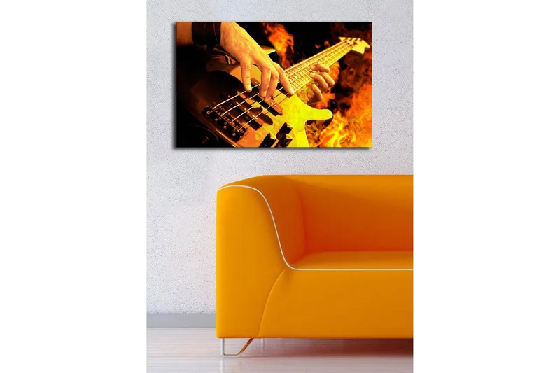 Lerretsbilde med LED-belysning 45x70 cm - Gitarist spiller elektrisk bass omgitt av flammende flammer - Oransje / Svart / Gul - Interiør - Maleri & posters - Lerretsbilder