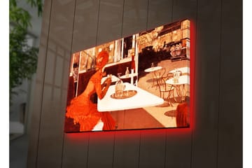 Lerretsbilde med LED-belysning 45x70 cm - Kvinne i rød kjole sitter ved et kafébord - Rød / Beige / Brun - Interiør - Maleri & posters - Lerretsbilder