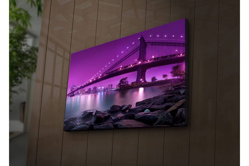 Lerretsbilde med LED-belysning 45x70 cm - Lys lilla bro som spenner over en rolig vannoverflate - Lys lilla / Mørkegrå / Svart - Interiør - Maleri & posters - Lerretsbilder