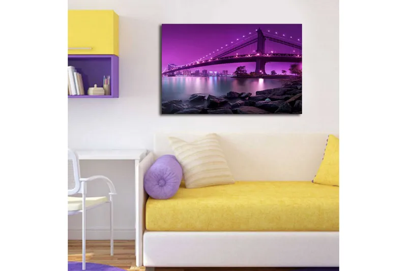 Lerretsbilde med LED-belysning 45x70 cm - Lys lilla bro som spenner over en rolig vannoverflate - Lys lilla / Mørkegrå / Svart - Interiør - Maleri & posters - Lerretsbilder