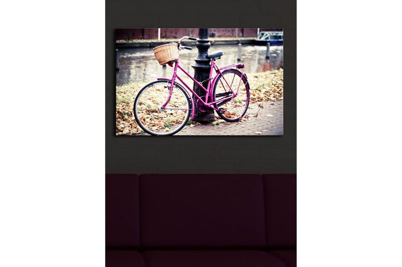Lerretsbilde med LED-belysning 45x70 cm - Rosa sykkel med kurv ved en gatelykt - Rosa / Brun / Grå - Interiør - Maleri & posters - Lerretsbilder