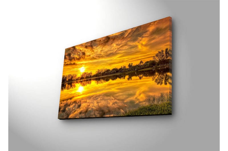 Lerretsbilde med LED-belysning 45x70 cm - Solnedgang over en speilblank innsjø med trær og grøntområder rundt - Gull / Oransje / Grønn - Interiør - Maleri & posters - Lerretsbilder