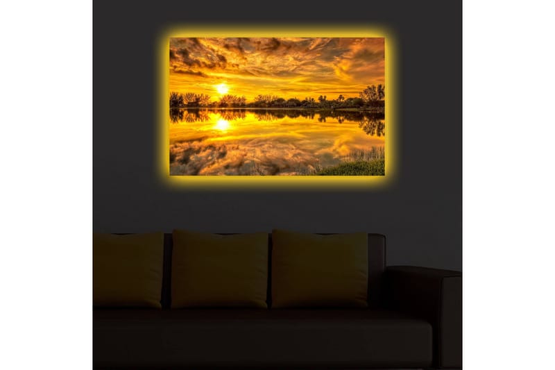 Lerretsbilde med LED-belysning 45x70 cm - Solnedgang over en speilblank innsjø med trær og grøntområder rundt - Gull / Oransje / Grønn - Interiør - Maleri & posters - Lerretsbilder