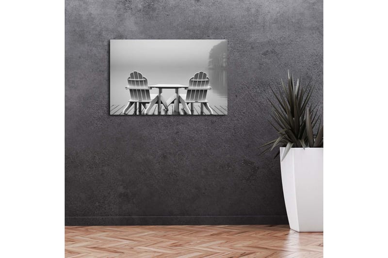 Lerretsbilde med LED-belysning 45x70 cm - To hvite stoler ved en rolig innsjø - Hvit / Grå - Interiør - Maleri & posters - Lerretsbilder