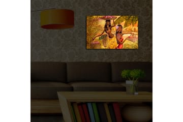 Lerretsbilde med LED-belysning 45x70 cm - To kvinner som bærer frukt i tropiske omgivelser - Gull / Grønn / Rød - Interiør - Maleri & posters - Lerretsbilder