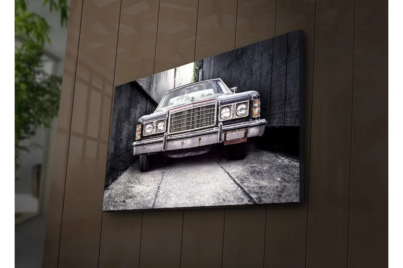Lerretsbilde med LED-belysning 45x70 cm - Utslitt bil i en smal bakgate - Grå / Svart / Sølv - Interiør - Maleri & posters - Lerretsbilder