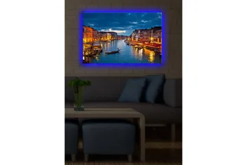 Lerretsbilde med LED-belysning 45x70 cm - Vakker utsikt over en kanal i Venezia med opplyste bygninger ved vannet - Blå / Oransje / Grønn - Interiør - Maleri & posters - Lerretsbilder