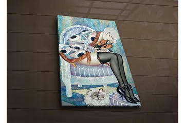 Lerretsbilde med LED-belysning 70x45 cm - Kvinnefigur i svart strømpebukse sittende på en stol med en katt ved føttene - Blå / Svart / Beige - Interiør - Maleri & posters - Lerretsbilder