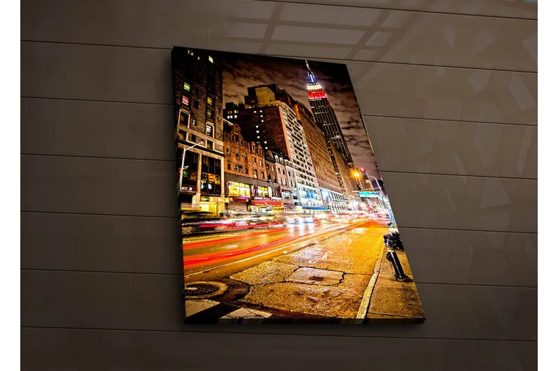 Lerretsbilde med LED-belysning 70x45 cm - Livlig bybilde med bevegelse og lysspill fra trafikk og bygninger - Mørk blå / Oransje / Rød - Interiør - Maleri & posters - Lerretsbilder