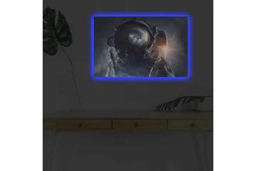 Lerretsbilde med LED-belysning - Astronaut med jorden synlig i hjelmen mot en stjerneklar bakgrunn - Mørk blå / Svart / Hvit - Interiør - Maleri & posters - Lerretsbilder