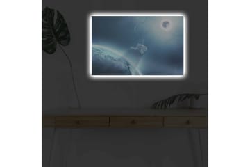 Lerretsbilde med LED-belysning - Astronaut som svever i rommet over jorden - Blå / Turkis / Hvit - Interiør - Maleri & posters - Lerretsbilder