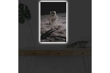 Lerretsbilde med LED-belysning - Astronaut på månens overflate - Svart / Grå / Hvit - Interiør - Maleri & posters - Lerretsbilder