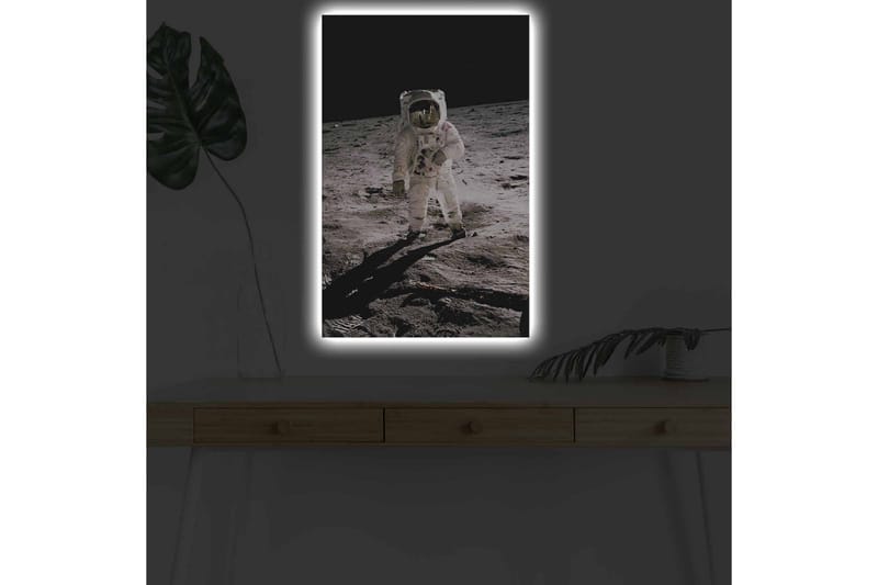 Lerretsbilde med LED-belysning - Astronaut på månens overflate - Svart / Grå / Hvit - Interiør - Maleri & posters - Lerretsbilder
