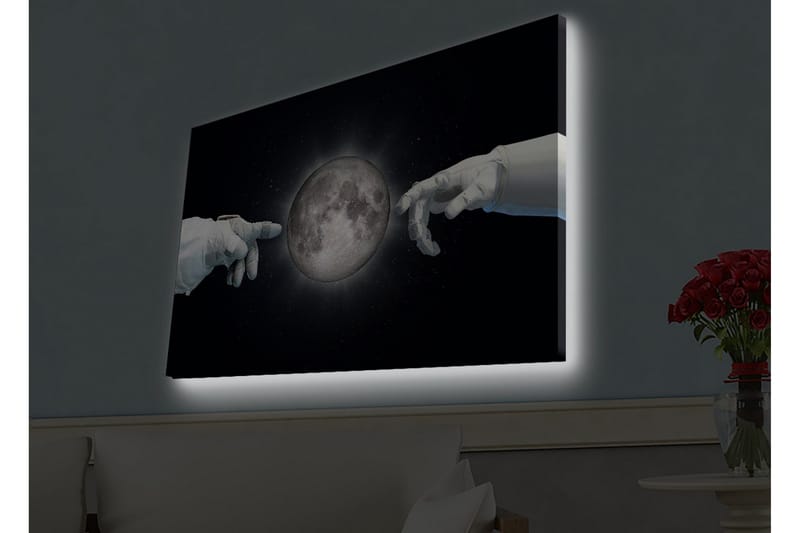 Lerretsbilde med LED-belysning - Astronauthender rekker mot månen - Svart / Hvit / Grå - Interiør - Maleri & posters - Lerretsbilder
