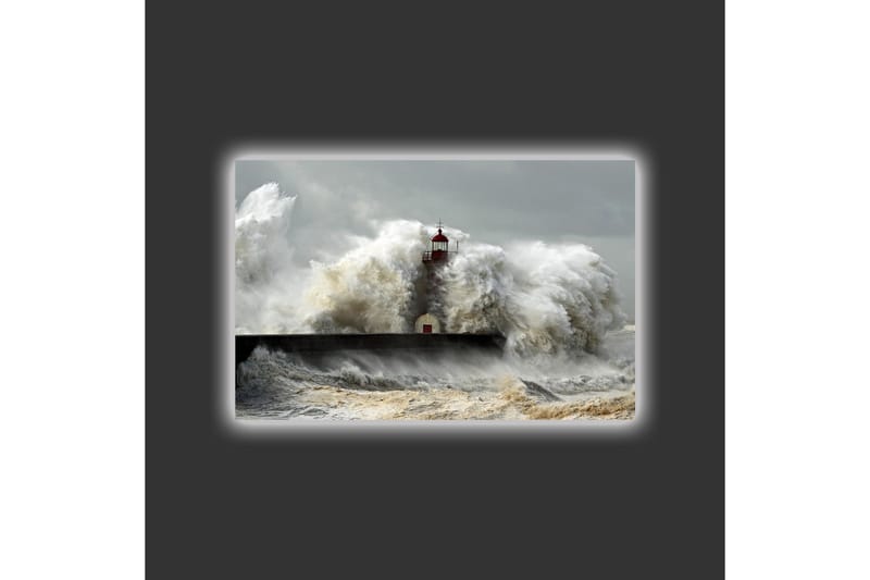 Lerretsbilde med LED-belysning - Bølger som slår mot et fyrtårn i stormvær - Grå / Hvit / Brun - Interiør - Maleri & posters - Lerretsbilder