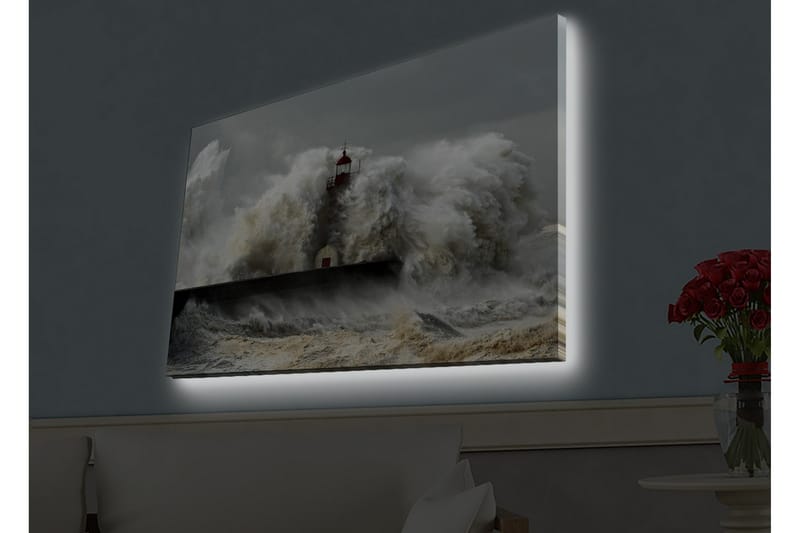Lerretsbilde med LED-belysning - Bølger som slår mot et fyrtårn i stormvær - Grå / Hvit / Brun - Interiør - Maleri & posters - Lerretsbilder