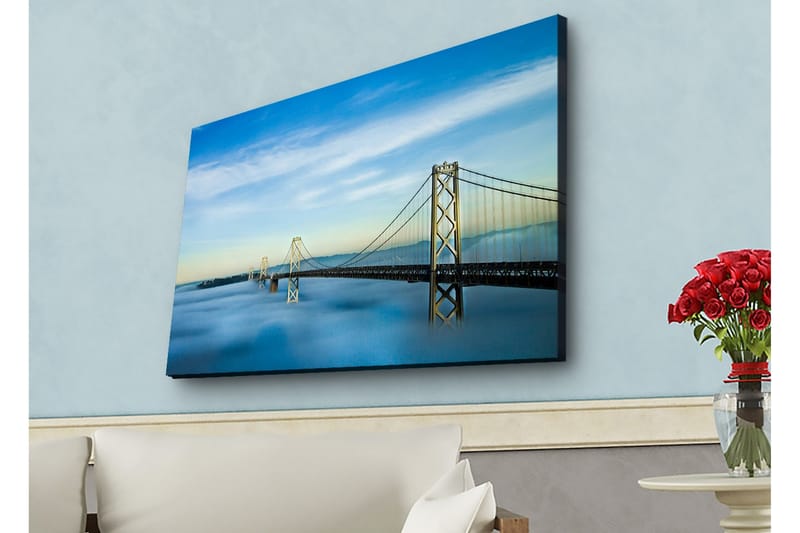 Lerretsbilde med LED-belysning - Bro over tåkete vannflate med klar himmel - Blå / Grå / Hvit - Interiør - Maleri & posters - Lerretsbilder