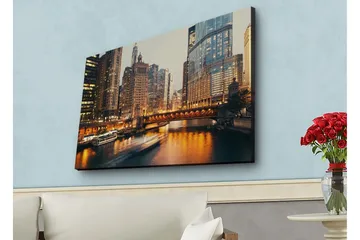 Lerretsbilde med LED-belysning - Bylandskap med skyskrapere ved en elv i skumringen - Gull / Blå / Grå - Interiør - Maleri & posters - Lerretsbilder