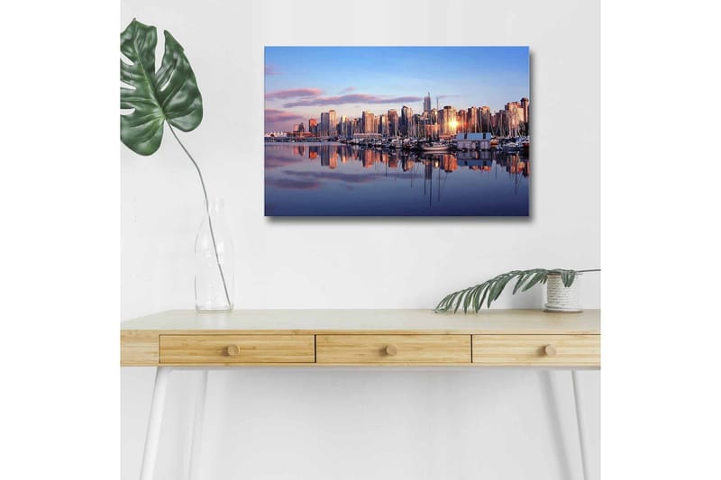 Lerretsbilde med LED-belysning - Bysilhuett ved solnedgang med refleksjoner i vannet, Blå / Oransje / Lilla