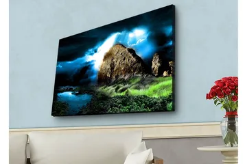 Lerretsbilde med LED-belysning - Dramatisk landskap med klipper og stormfulle skyer - Mørk blå / Grønn / Svart - Interiør - Maleri & posters - Lerretsbilder