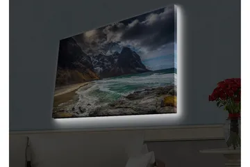 Lerretsbilde med LED-belysning - Dramatiske fjell med snø og en turkis strand - Mørkegrå / Turkis / Beige - Interiør - Maleri & posters - Lerretsbilder